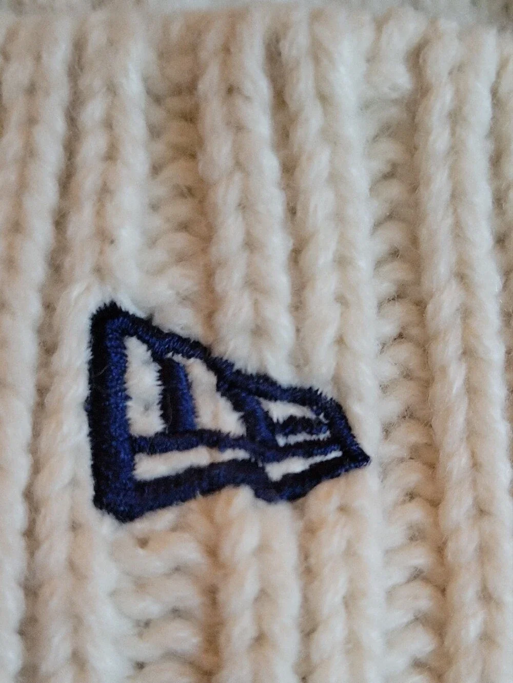 New Era Women's Cream Cable-Knit Pom Beanie Cap CHICAGO Bears NWT